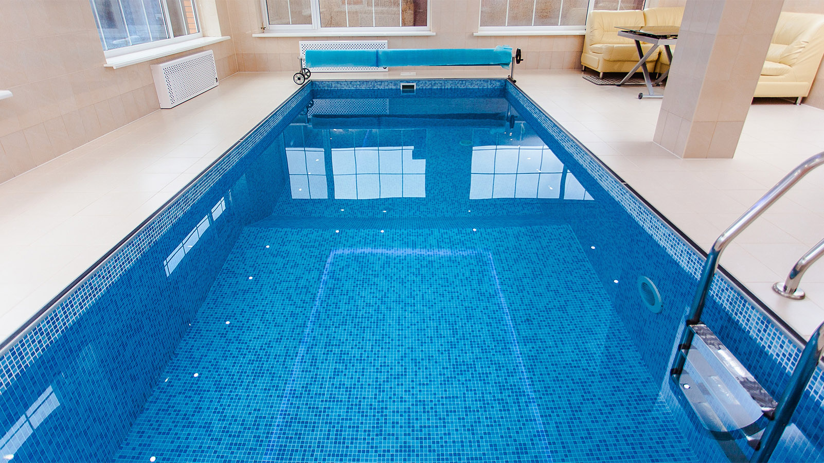 Piscina interior Azul Reformas