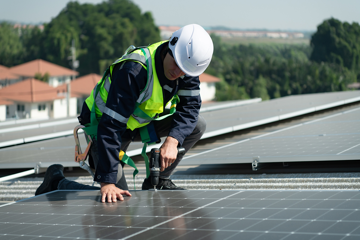 Azul Reformas ofrece servicios de instalación de energía solar para empresas e industria en Borriol