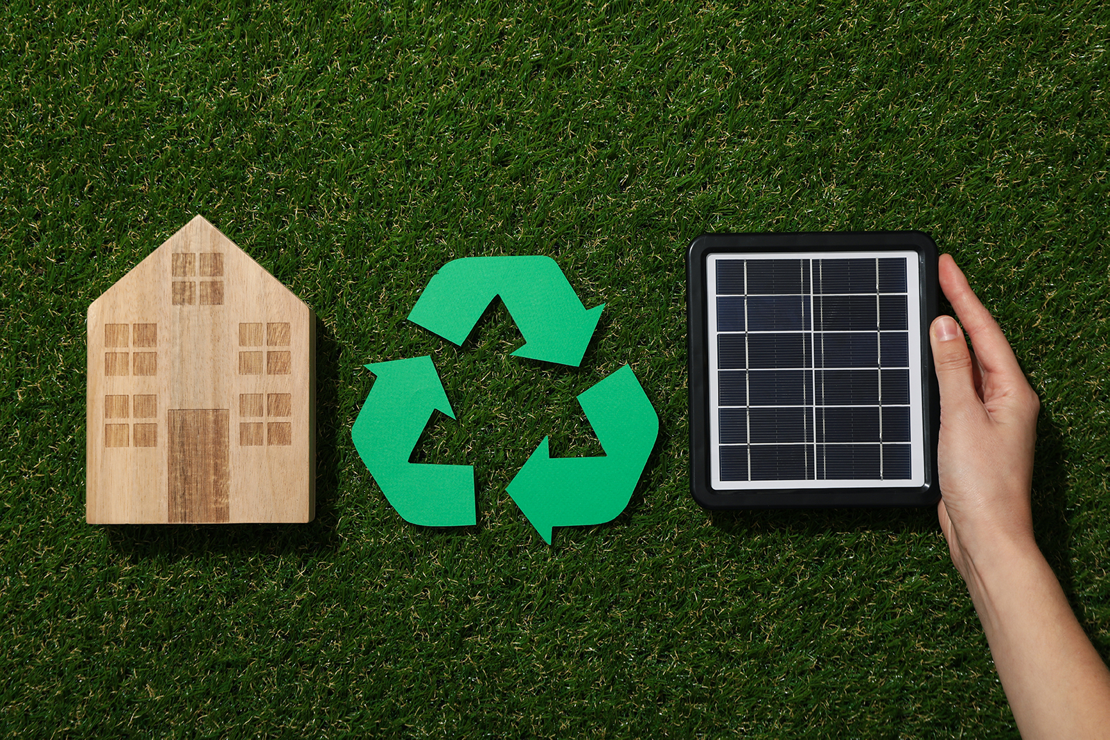 Azul Reformas ofrece servicios de instalación de energía solar para empresas e industria en Alquerías del Niño Perdido