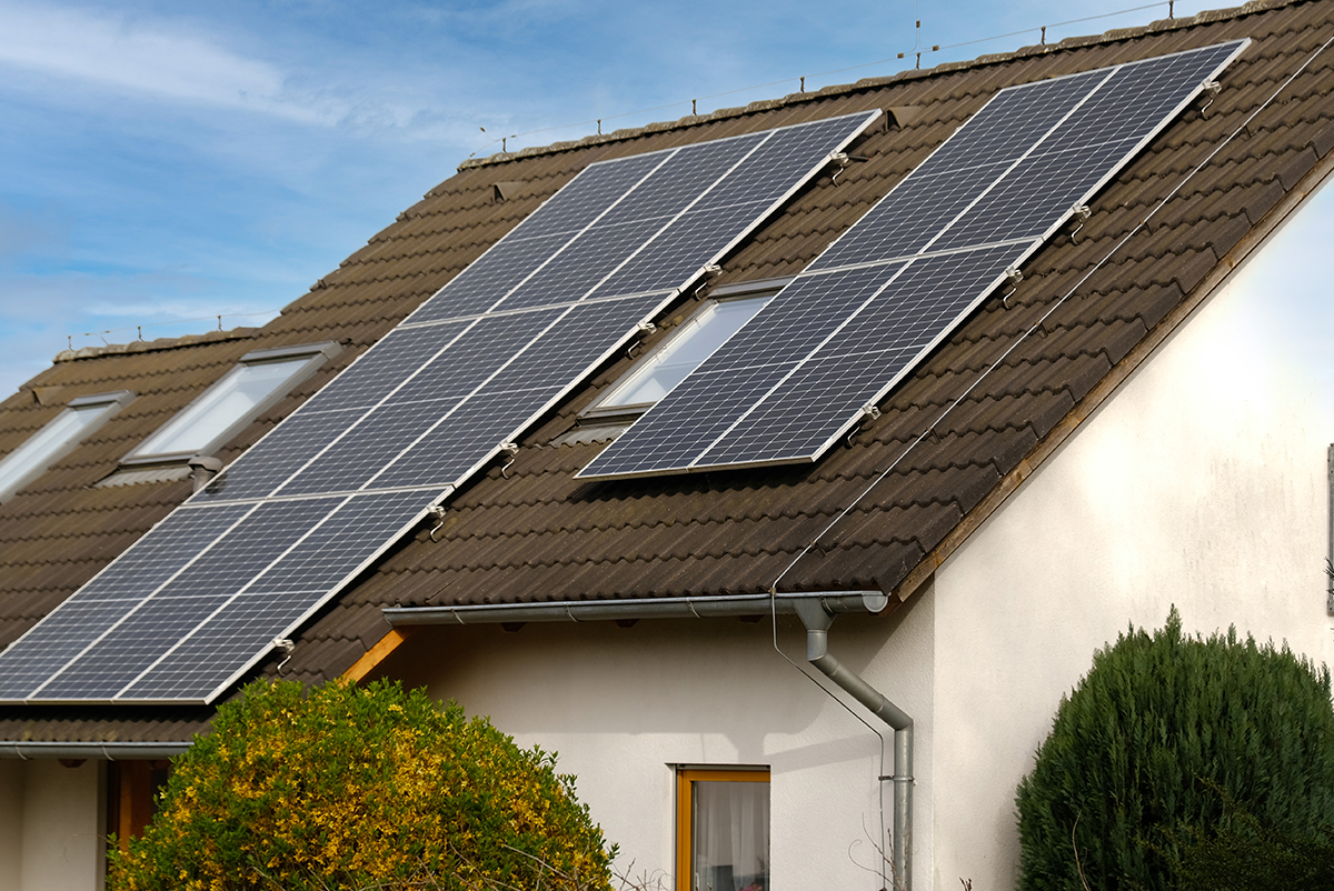 Azul Reformas ofrece instalación de energía solar para viviendas y particulares en Benicassim